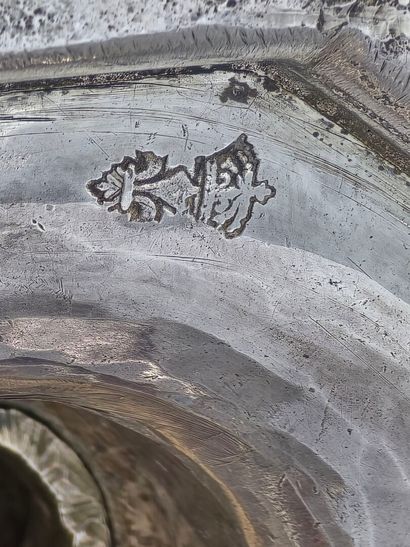 Deux flambeaux formant paire en argent du...