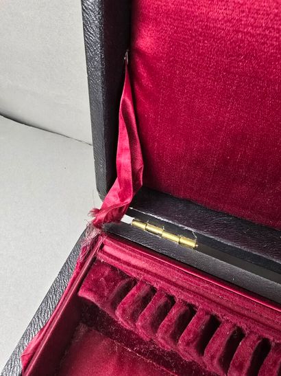 Grand coffret de ménagère avec dessus cuir...
