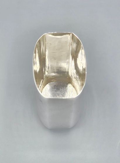 FABERGE style de
Petite coupe/ pot de table...