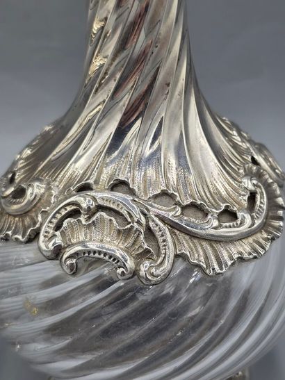 Paire de carafes en verre de forme balustre,...