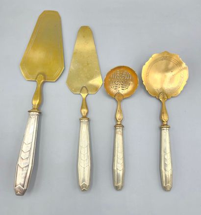 4 Art Deco-style silver-plated serving pieces...