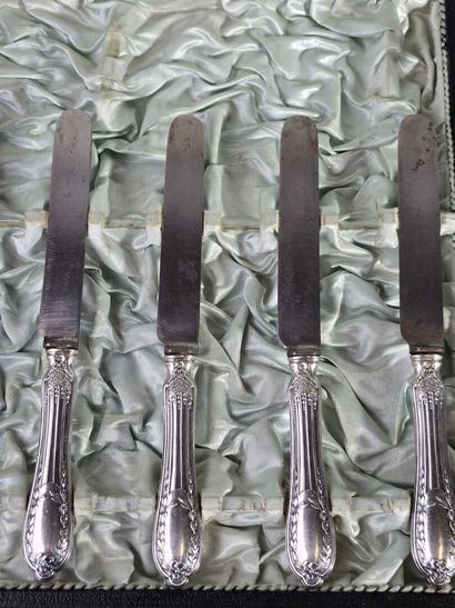Autriche-Hongrie

Double service de couteaux...
