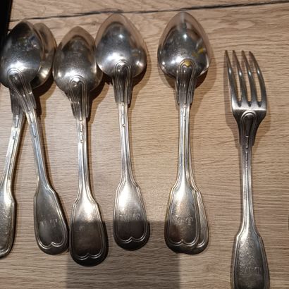 Partie de ménagère en métal argenté comprenant...