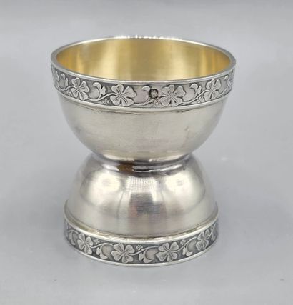 Coquetier en argent ART NOUVEAU bordé de...