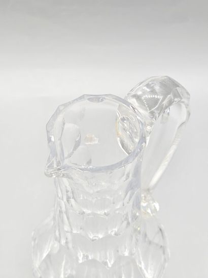 White crystal decanter with stopper.
H. 22.5...