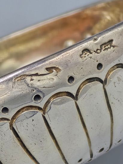 PARIS 1732-1738
Tastevin en argent de forme...