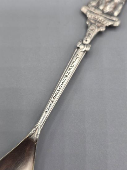 Set of 3 silver-plated metal spoons.
Spatulas...