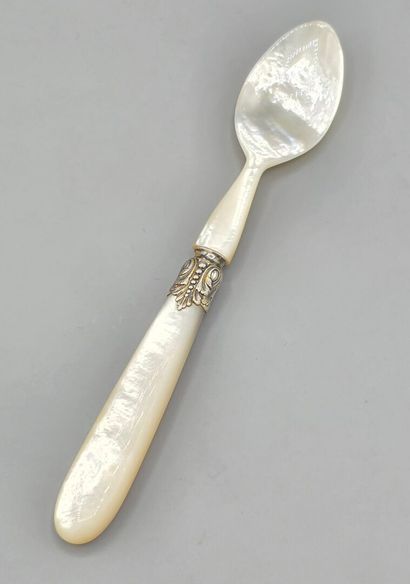 Cuillère à bouillie au manche et cuilleron...
