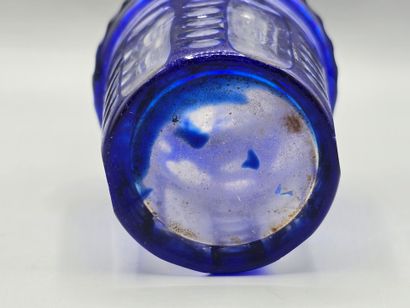 Blue crystal decanter with stopper.
H. 20.8...
