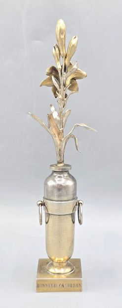 FROMENT-MEURICE 
Vase en forme d'amphore...