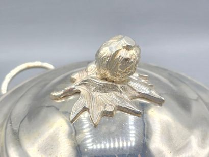 Silver-plated covered tureen with flat bottom....
