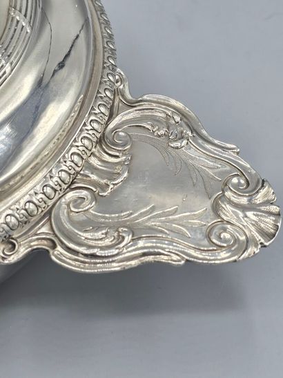 PARIS 1752
Écuelle couverte en argent dotée...
