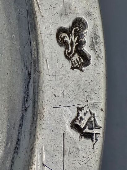 Paris 1761.

Plat en argent d'époque Louis...