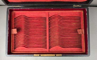 Grand coffret de ménagère en bois, au couvercle...