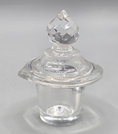 White crystal decanter with stopper.
H. 22.5...