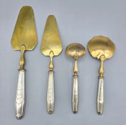4 Art Deco-style silver-plated serving pieces...
