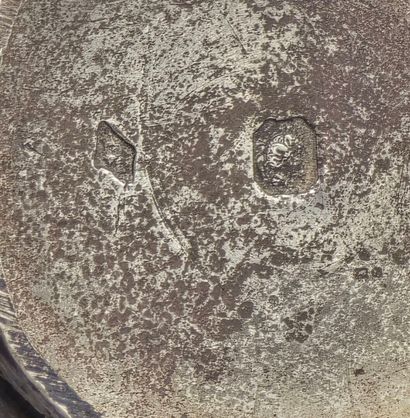 Salière en argent fondu figurant un écureuil...