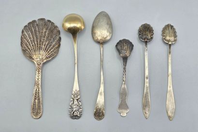 Lot de 6 cuillères en argent diverses omprenant...