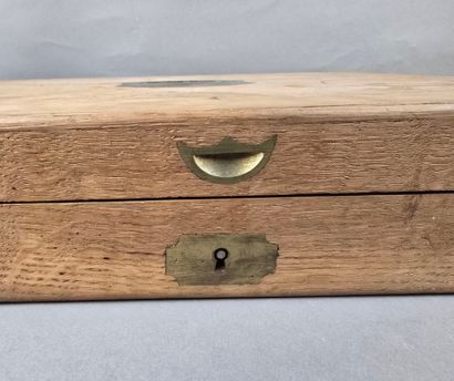 Coffret de ménagère en bois à poignée laiton...
