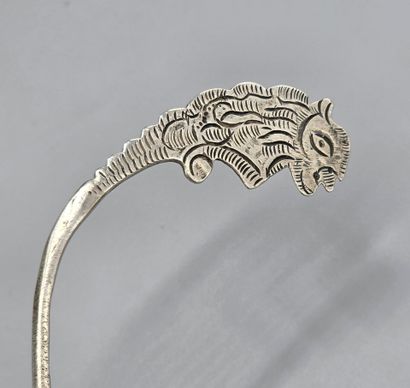 Paire de cuillères à saupoudrer en argent.
Cuilleron...