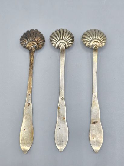 PARIS 1836-1838
Suite de trois pelles à sel...