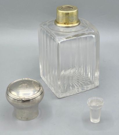 Ernest Petit.

Grand flacon à parfum en cristal...