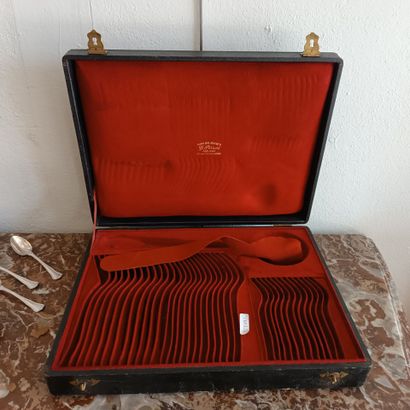 CHRISTOFLE
Ménagère en métal argenté composé...