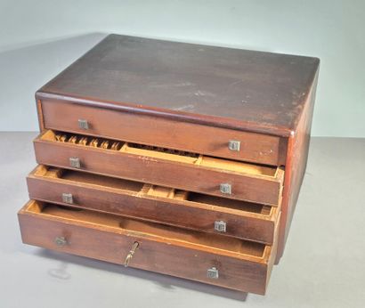 Grand coffret de ménagère en bois reposant...