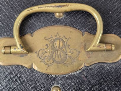 Grand coffret de ménagère avec dessus cuir...