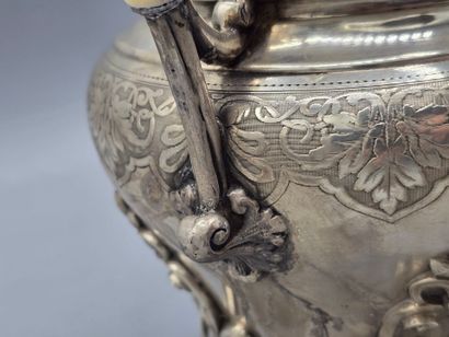 GAVARD (?)
Verseuse/cafetière en argent de...