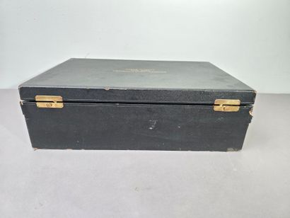 Coffret de ménagère complet de ses 3 plateaux...