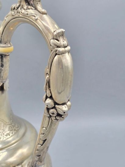 GAVARD (?)
Verseuse/cafetière en argent de...