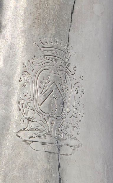 Paris 1773
Rare chocolatière en argent reposant...