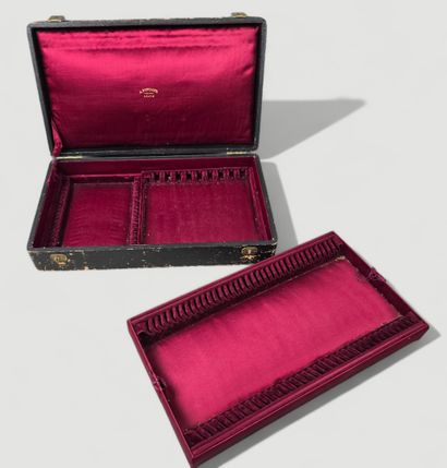 Grand coffret de ménagère avec dessus cuir...