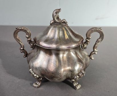 Sucrier couvert en argent de forme coloquinte.
Comprend...
