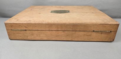 Coffret de ménagère en bois à poignée laiton...