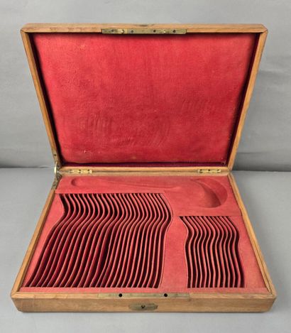 Coffret de ménagère en bois à poignée laiton...