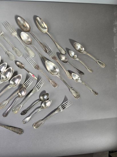 Loose set of silver-plated flatware (50 pieces).

Weight:...