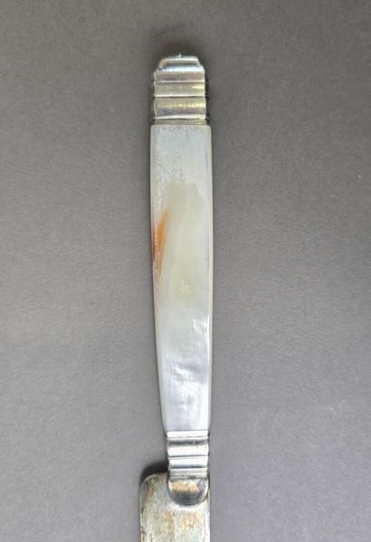 LAPAR.

Service de 12 couteaux de table aux...