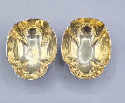 Londres 1880.

Paire de salières en argent,...