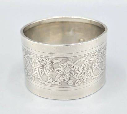 Rond de serviette en argent à décor sur tout...