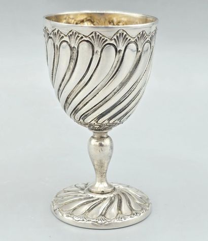 Pierre GAVARD

Coquetier en argent de style...