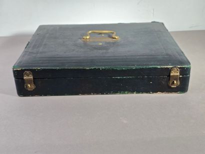 Coffret de ménagère avec couvercle au-dessus...