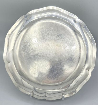PARIS 1737
Plat circulaire en argent de modèle...