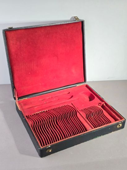Coffret de ménagère avec couvercle au-dessus...