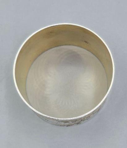 Rond de serviette en argent à décor de feuillage,...