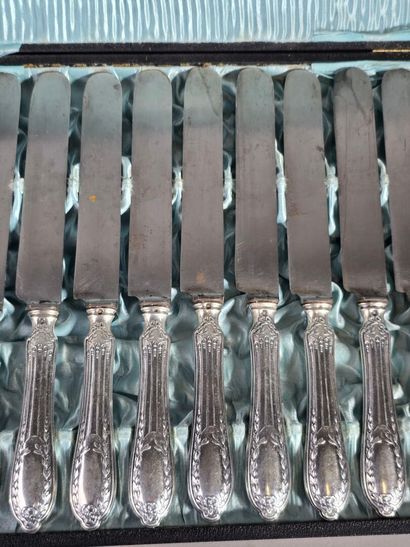 Autriche-Hongrie

Double service de couteaux...