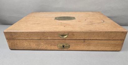 Coffret de ménagère en bois à poignée laiton...