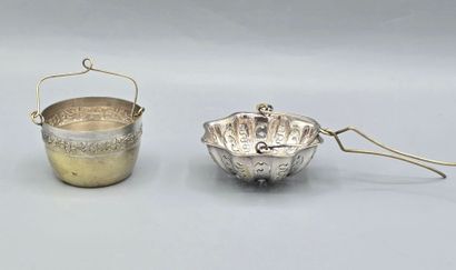 Set of 2 silver-plated tea-pass holders,...