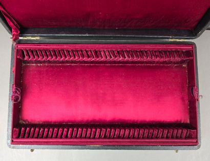 Grand coffret de ménagère avec dessus cuir...
